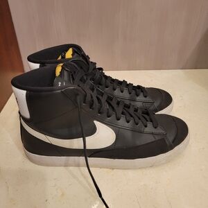 Nike Blazers Size 9.5 Women